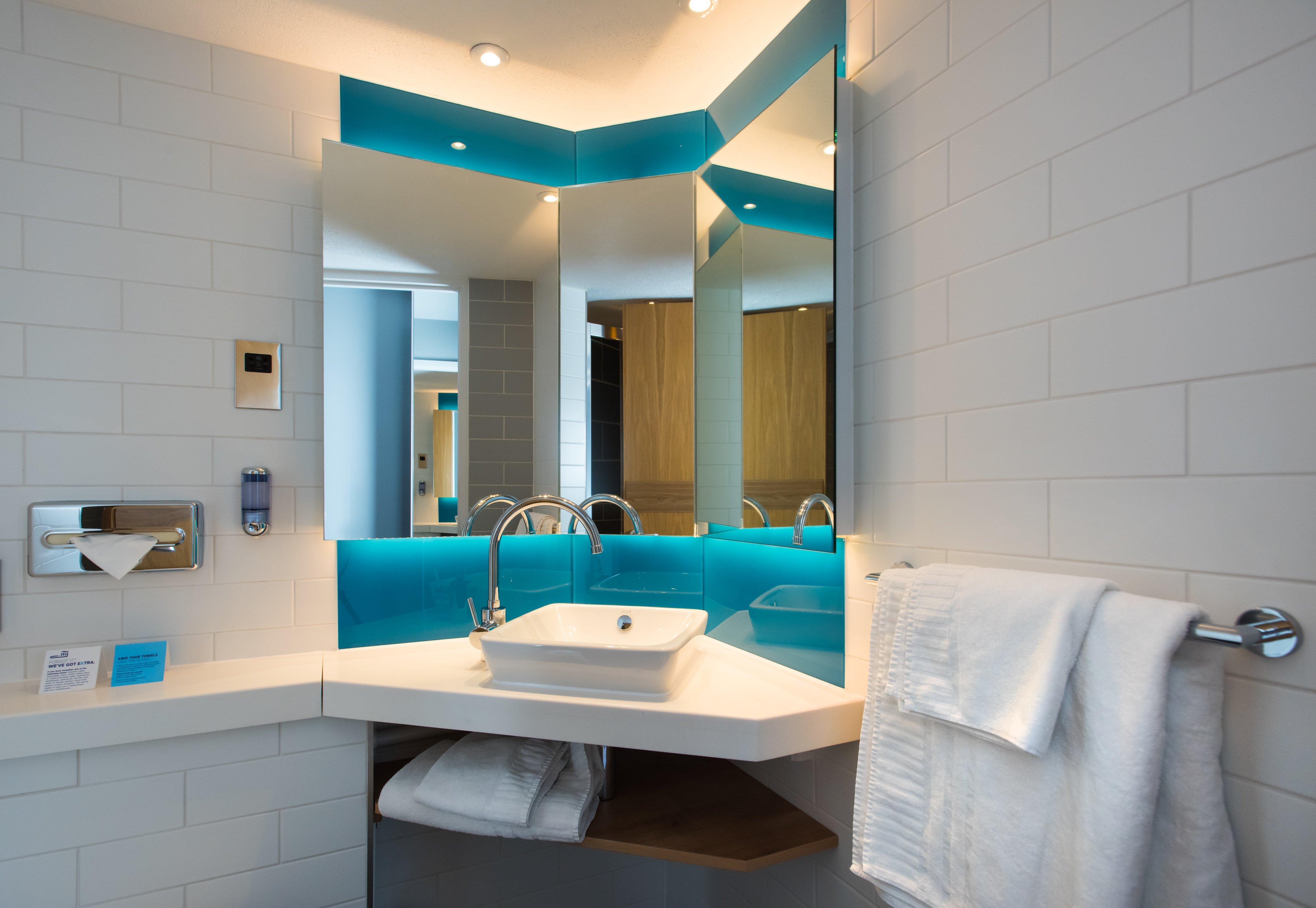 Holiday Inn Express Cardiff Bay By Ihg Exterior foto