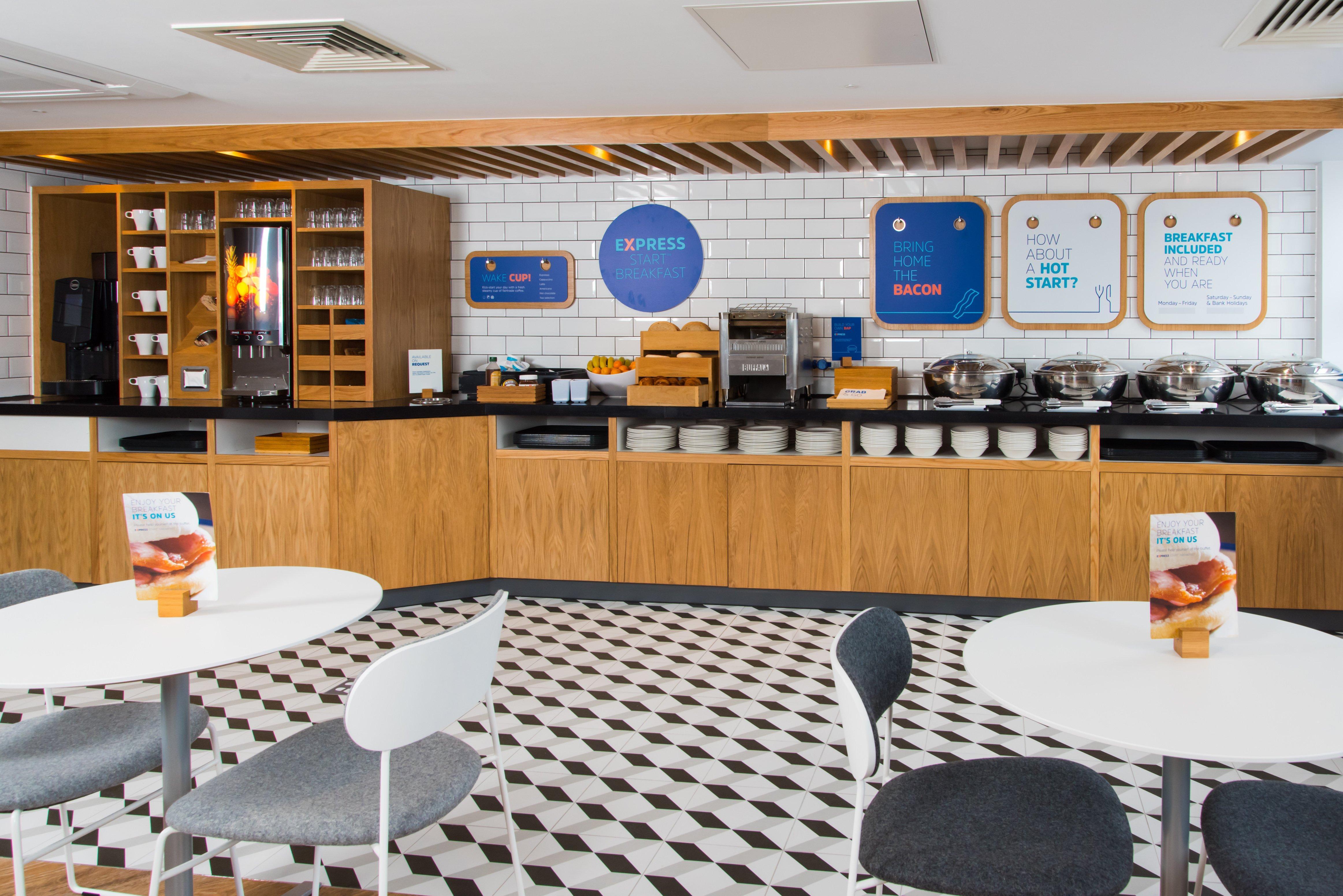 Holiday Inn Express Cardiff Bay By Ihg Exterior foto