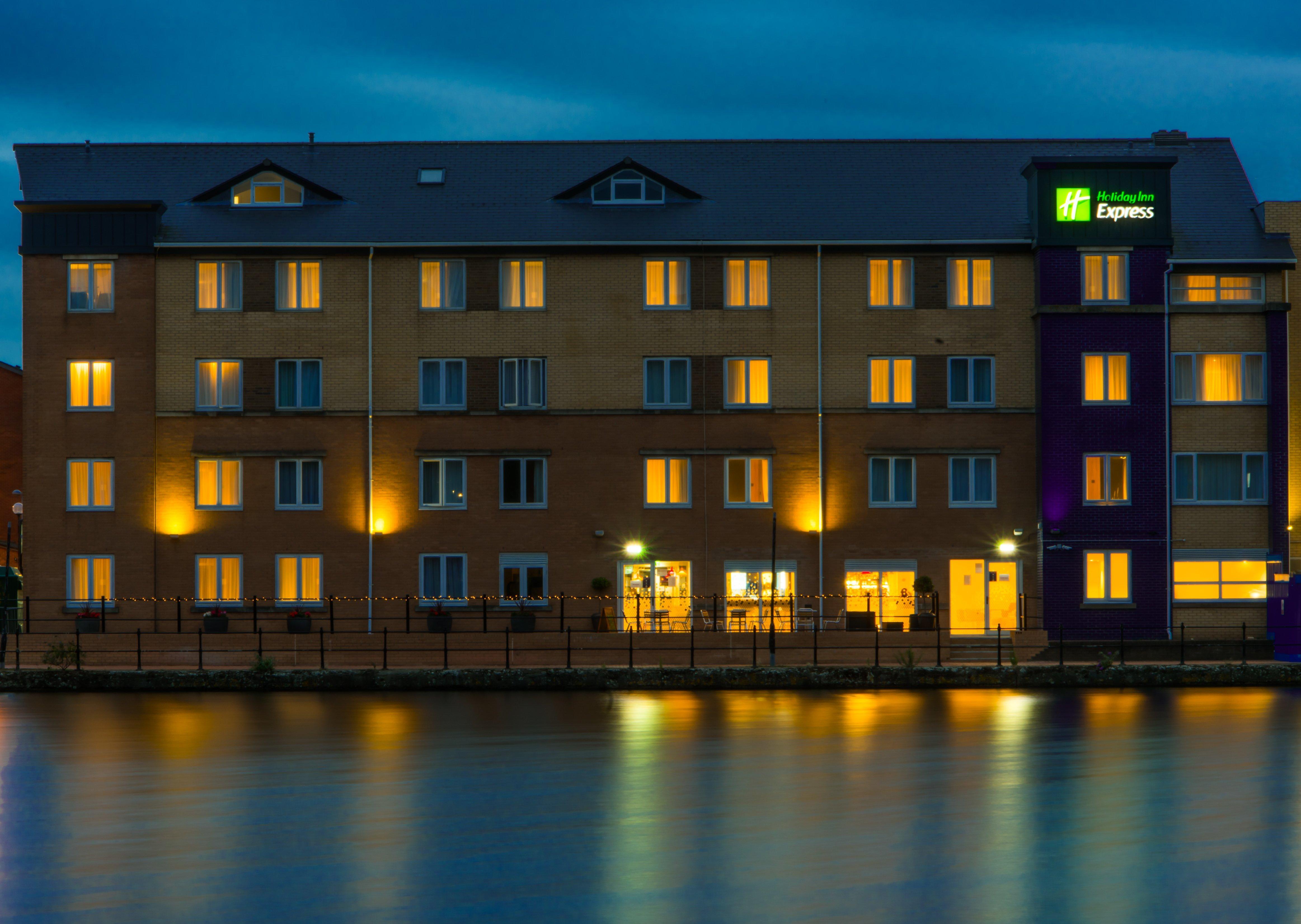 Holiday Inn Express Cardiff Bay By Ihg Exterior foto