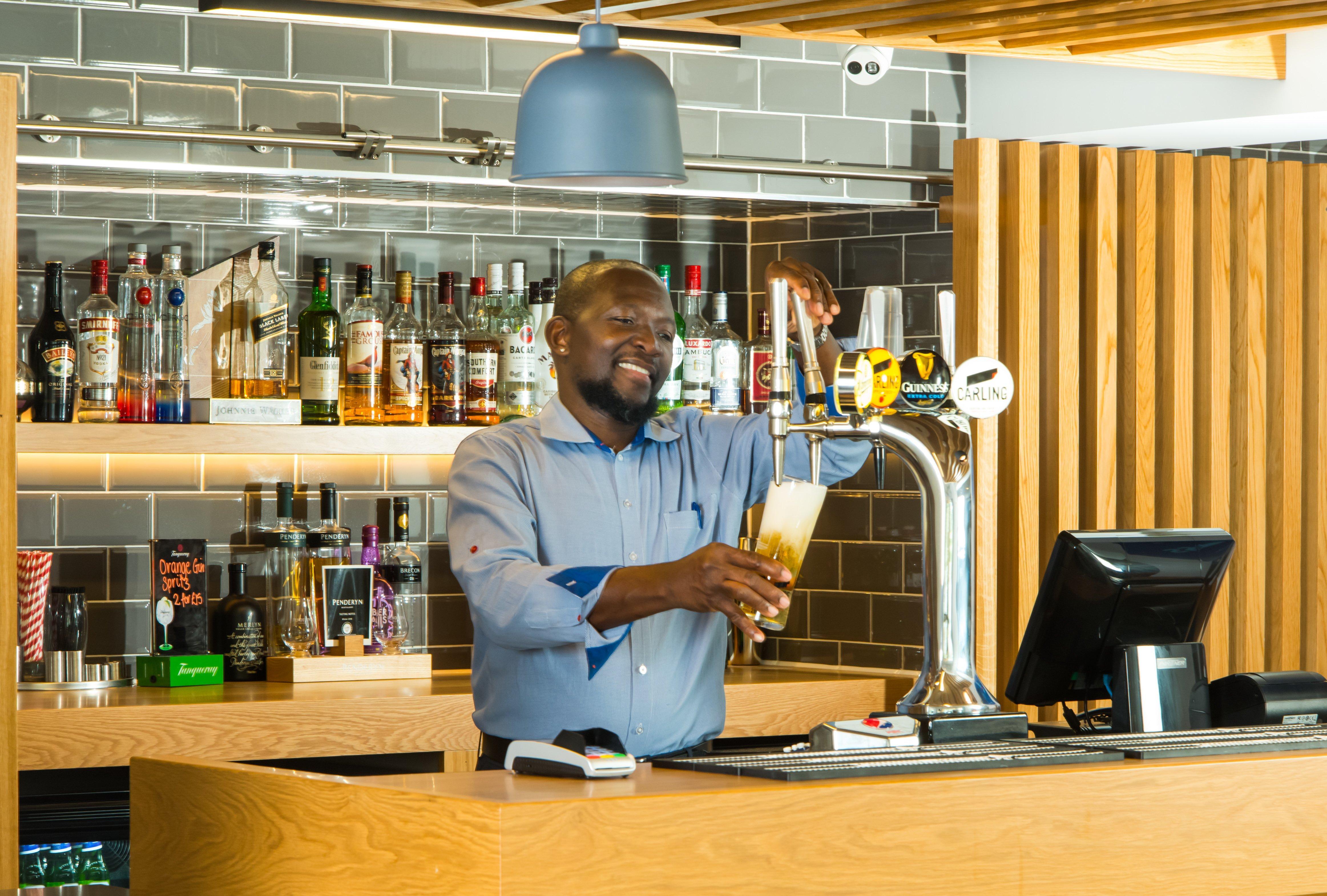 Holiday Inn Express Cardiff Bay By Ihg Exterior foto
