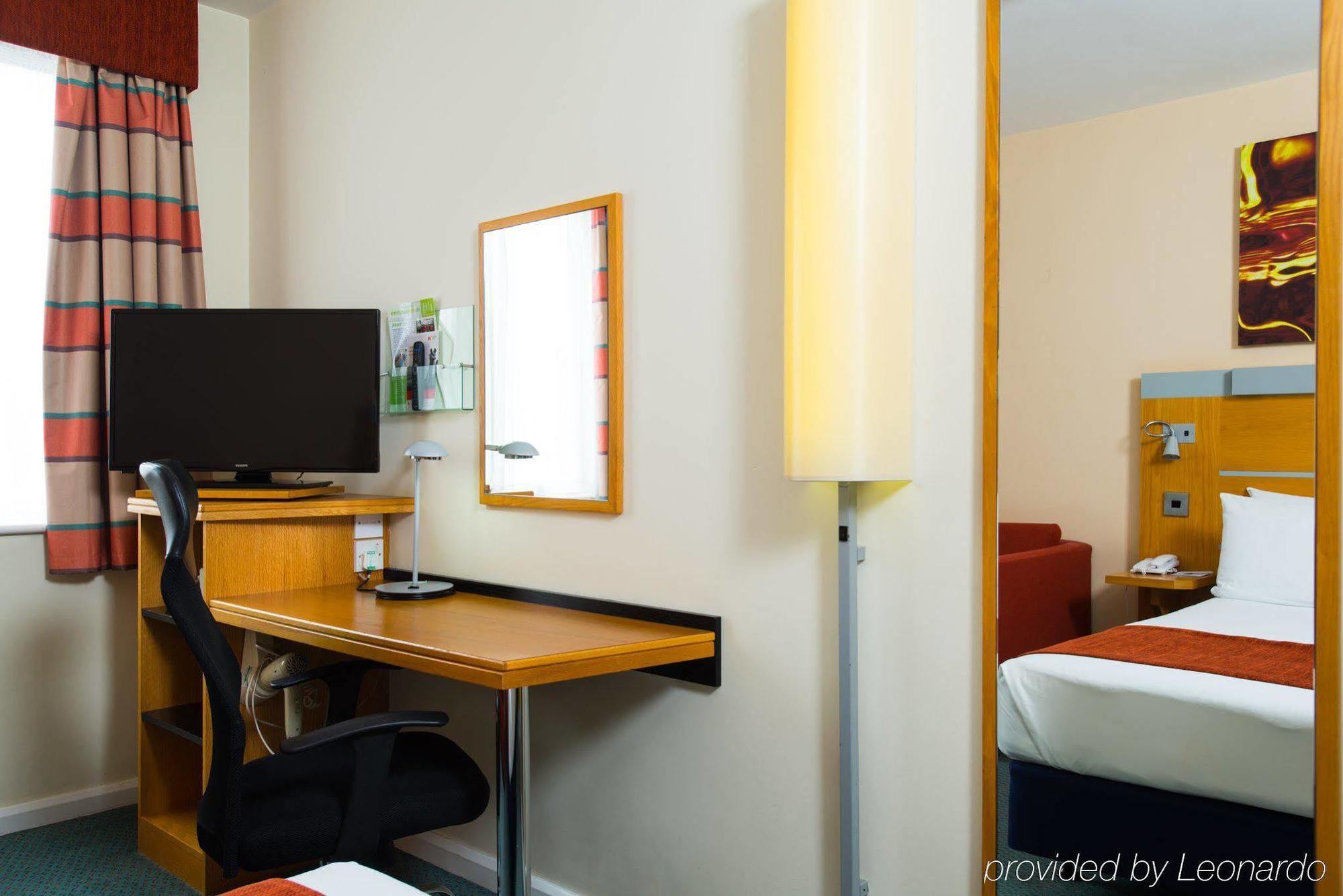 Holiday Inn Express Cardiff Bay By Ihg Exterior foto