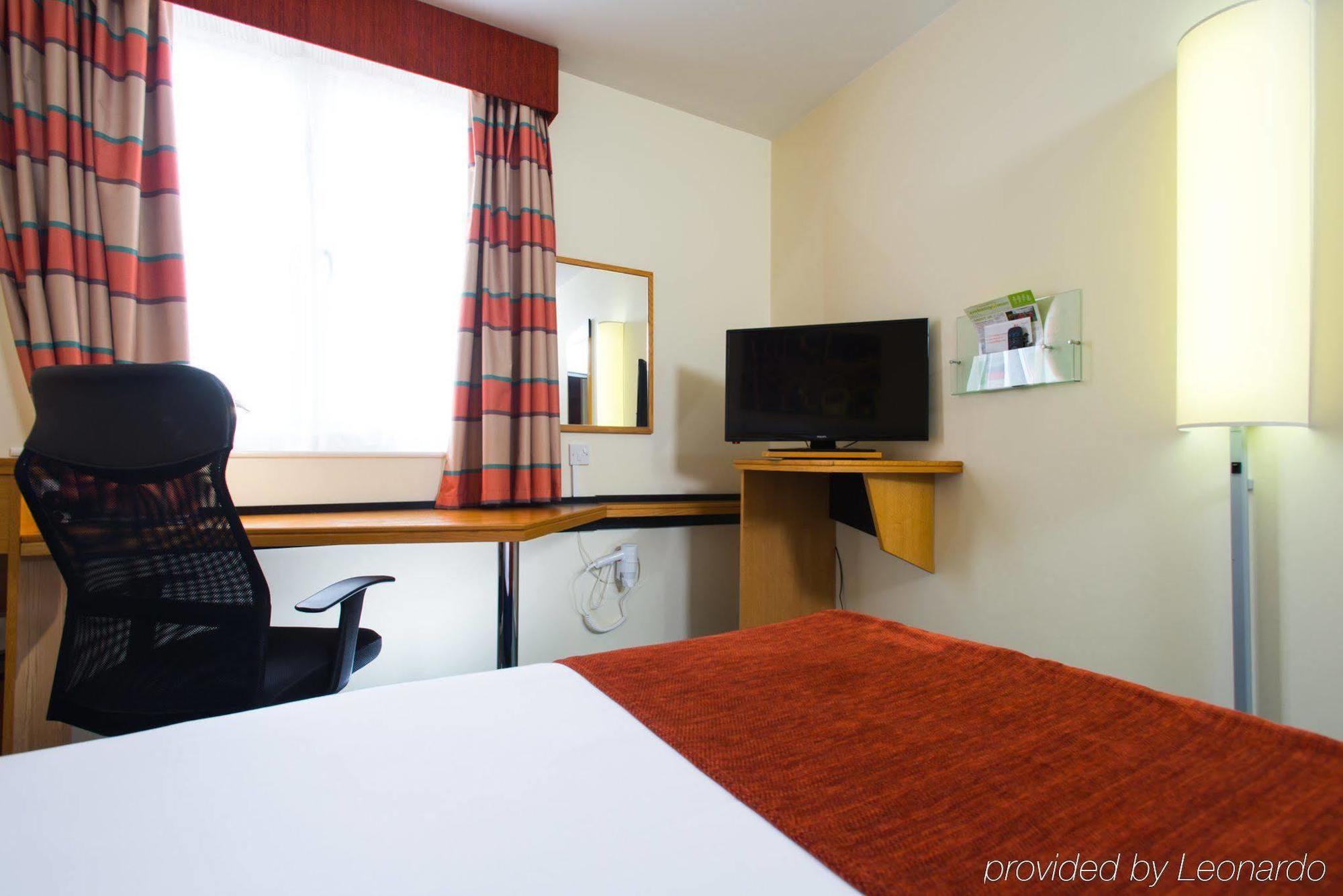 Holiday Inn Express Cardiff Bay By Ihg Exterior foto